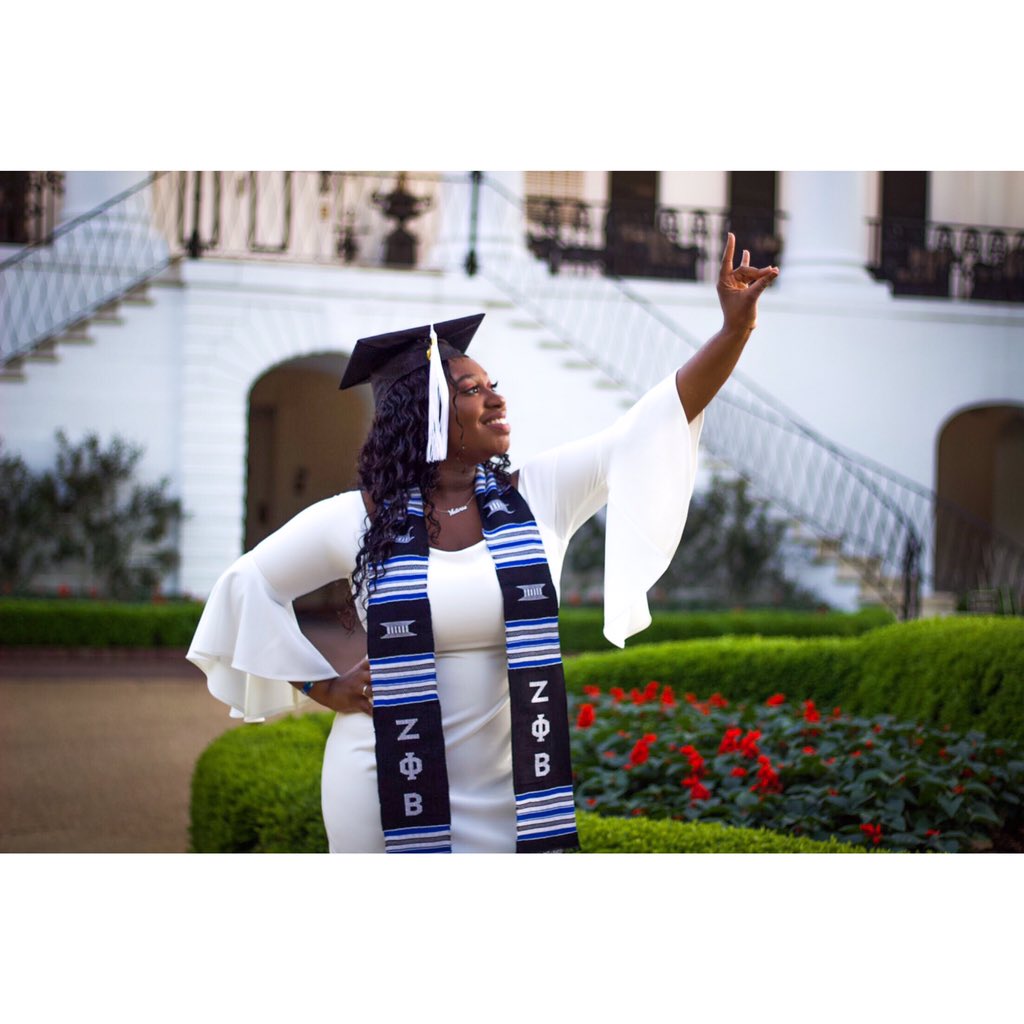 torishelly's tweet photo. Just thought I’d drop a few grad pics on Twitter. May 4th, 2019.... wya wya! 👩🏾‍🎓💙 https://t.co/I2caKgKGYq