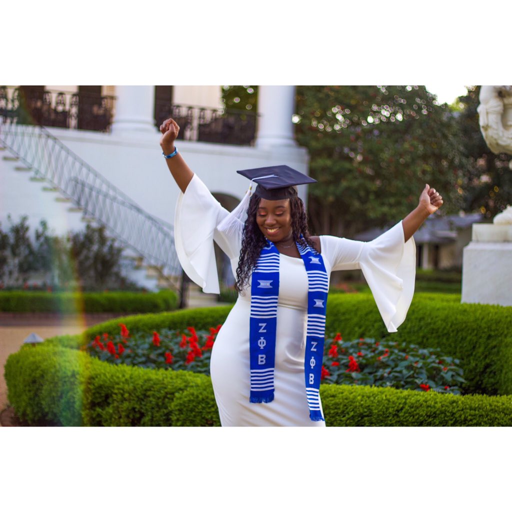 torishelly's tweet photo. Just thought I’d drop a few grad pics on Twitter. May 4th, 2019.... wya wya! 👩🏾‍🎓💙 https://t.co/I2caKgKGYq