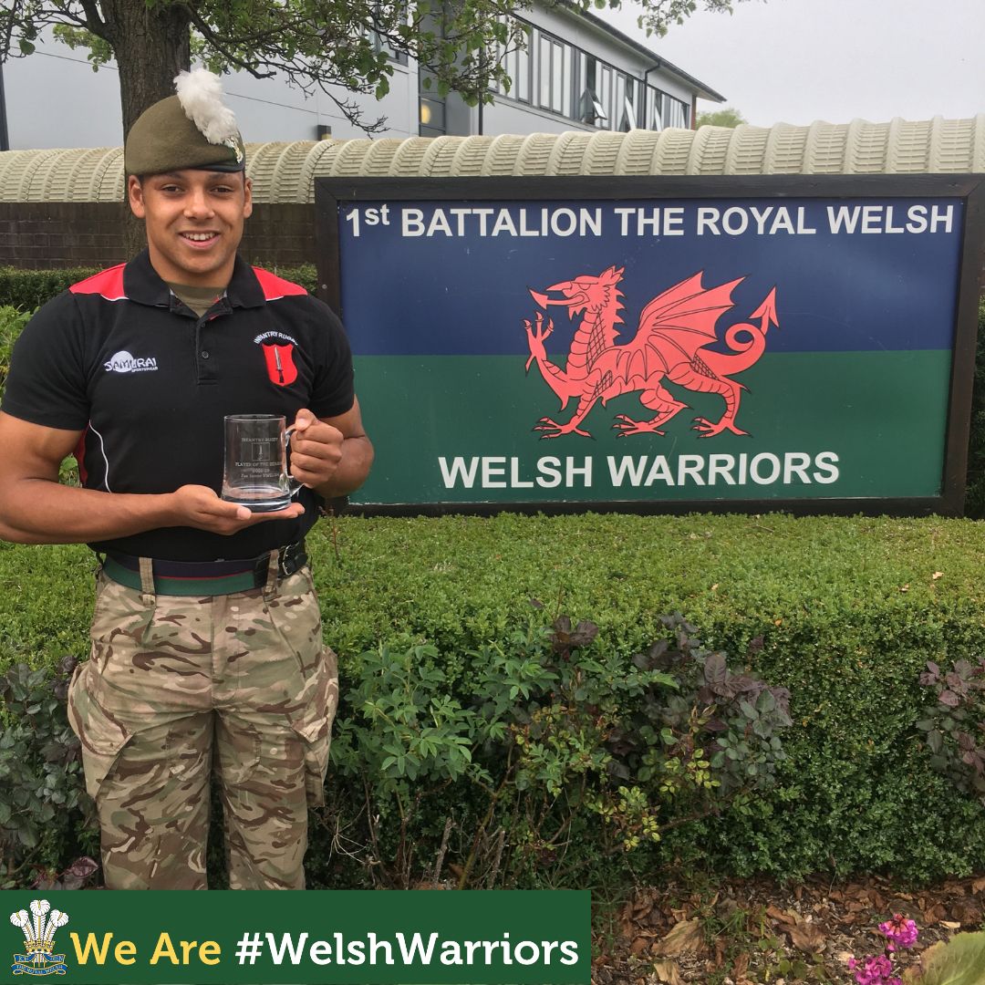 Llongyfarchiadau! Congratulations to Fus James on receiving the Infantry Rugby Player of the Season 18/19 Award last week following the team’s victory over the RAF Regiment.

#welshwarriors #infantry #rugby #wales #cymru #team #sport #army #military @InfantryRugby