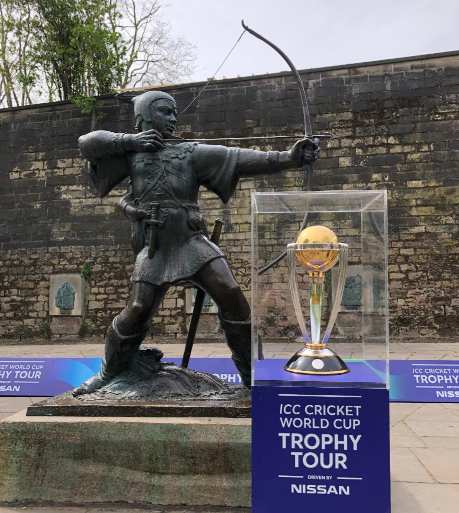 You can't go to Nottingham without visiting the Robin Hood Statue! 🏹

#CWCTrophyTour