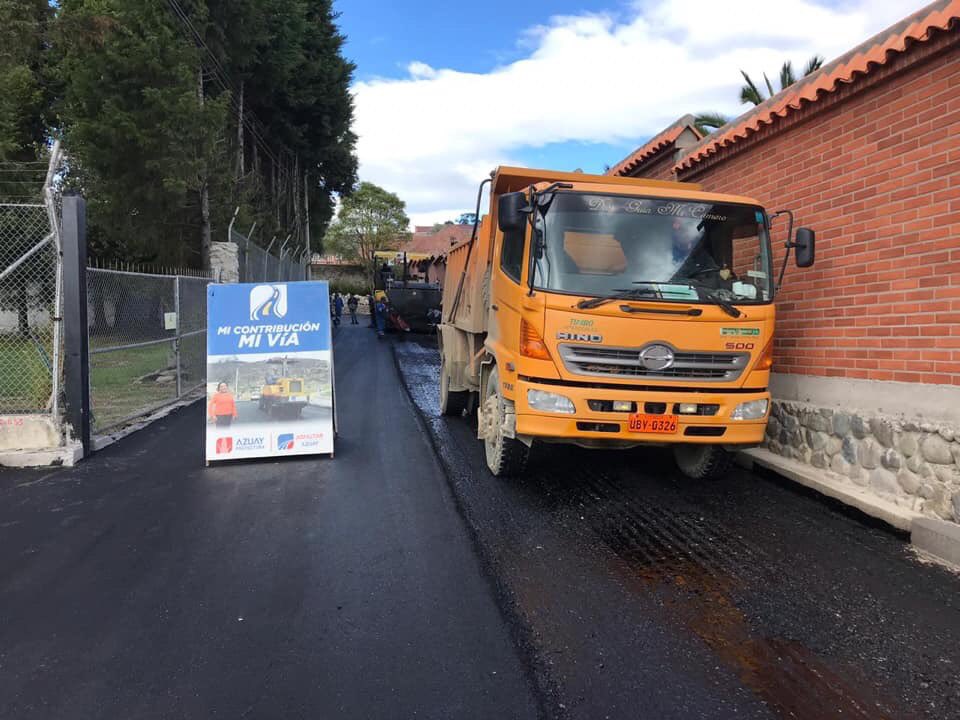 AsfaltarEP's tweet photo. Gestión 2018: Asfaltar EP ejecutó con éxito el proyecto “Mi Contribución, Mi Vía” una propuesta de intervención vial integral. https://t.co/NO9xj7WpKN