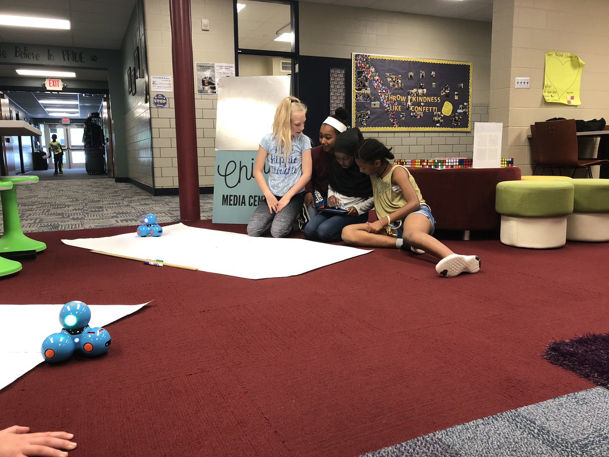 OurLoudLibrary's tweet image. Exploring coordinates &amp;amp; degrees with our 5th graders today! What a blast! #phlibraries #whatwedo