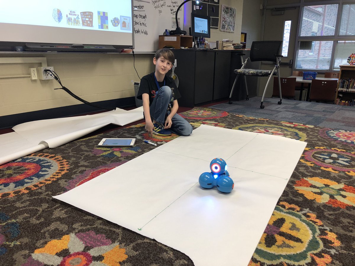 OurLoudLibrary's tweet image. Exploring coordinates &amp;amp; degrees with our 5th graders today! What a blast! #phlibraries #whatwedo