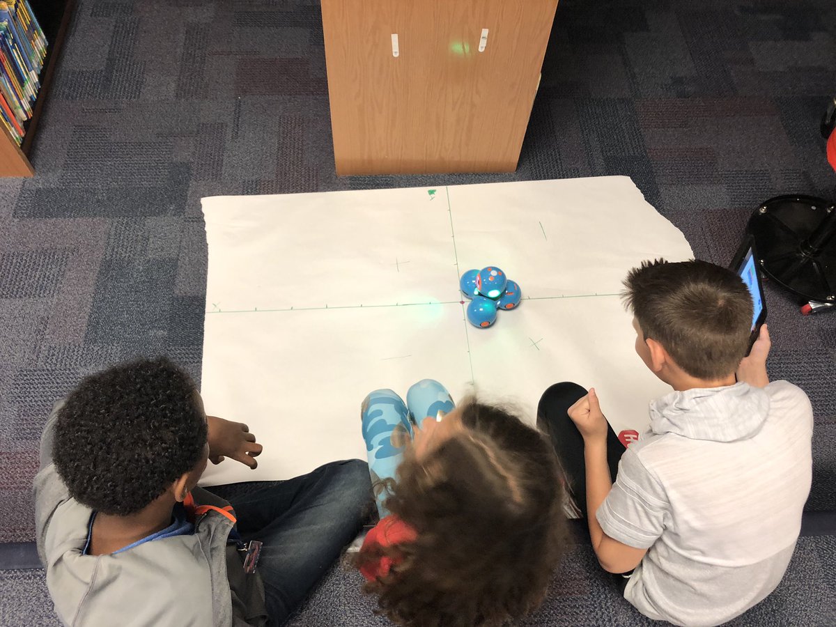 OurLoudLibrary's tweet image. Exploring coordinates &amp;amp; degrees with our 5th graders today! What a blast! #phlibraries #whatwedo