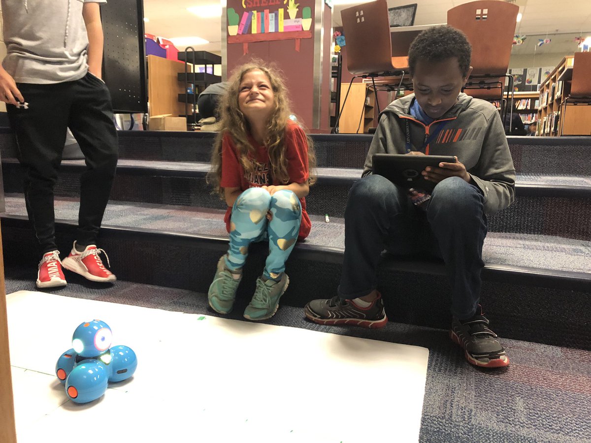 OurLoudLibrary's tweet image. Exploring coordinates &amp;amp; degrees with our 5th graders today! What a blast! #phlibraries #whatwedo