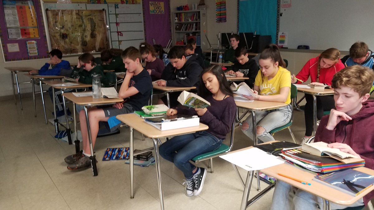 RSkidmoreQMS's tweet photo. Today we met the dwarfs! Students love being read to, especially when the audio has an English accent! @BellicoJesse #atyourservice #BilboBaggins #QMS225 #QMSGold #QMSRocks https://t.co/NyrsZGOi6N