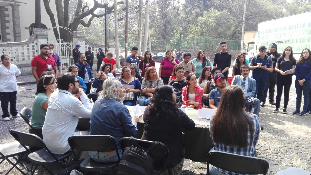 GeneralCoyoacan's tweet photo. La primera mesa fue todo un éxito.
El primer Maratón de Escritores de #Coyoacán, en el marco del Día Internacional del Libro y del derecho de Autor, sigue en marcha. 

Aún puedes disfrutarlo, consulta nuestras sedes.

#DiaDelLibro #EntradaLibre https://t.co/NPjvB8UCFK