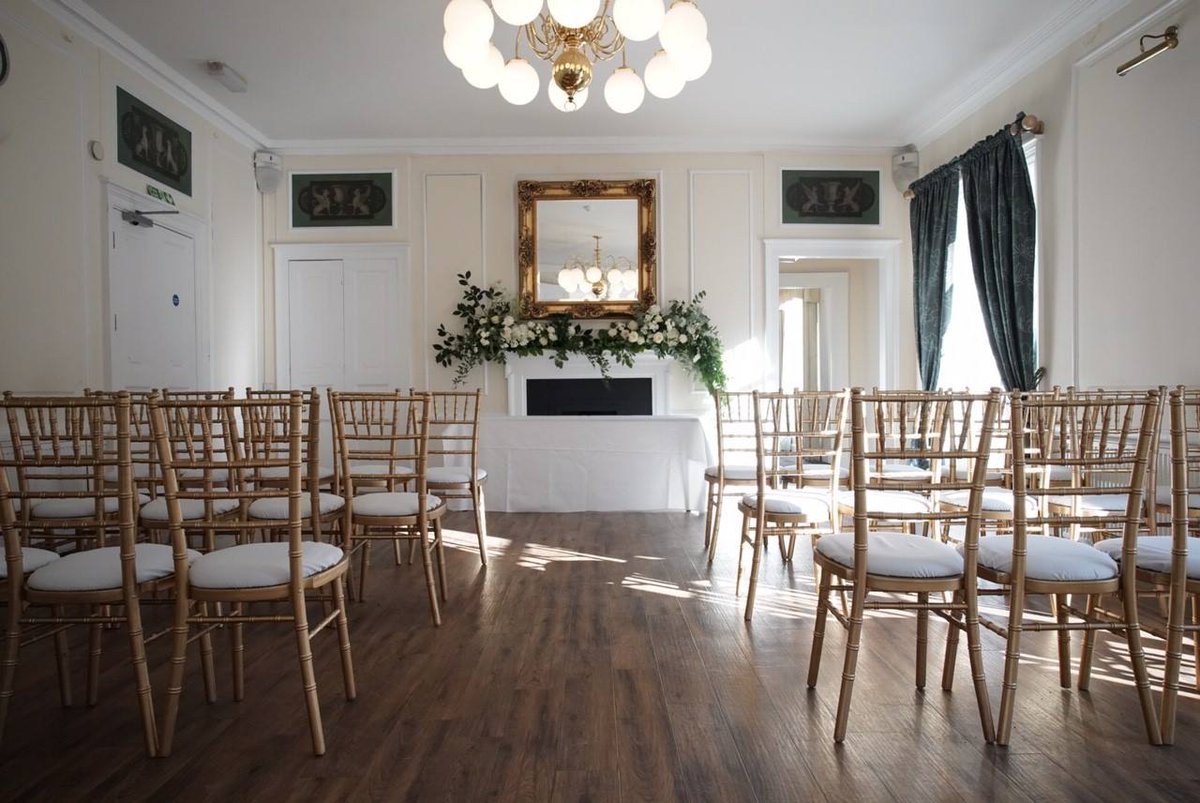 We love how light and bright @gilwellpark is! This is such a stunning venue who really will tailor your day to your every need. anessex.wedding/supplier/18/44… #weddingvenue #georgianmanor #wedding #manorhousewedding #essex #essexwedding