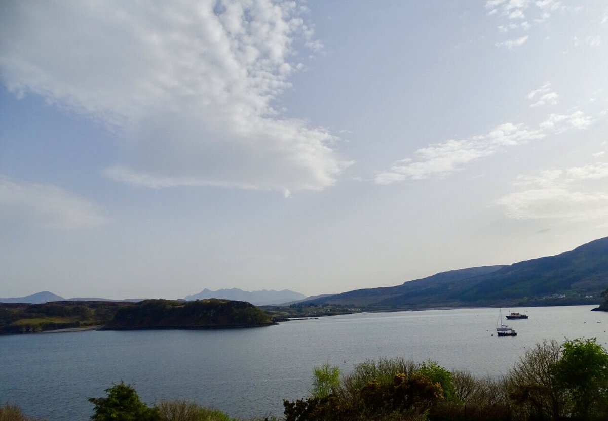 A2BDunoon's tweet photo. @TheMajesticLine A bonnie day in #Portree for the #GlenEtive today. Stunning Scotland showing right off just now 🌞⛰ https://t.co/XYd3uOzKT6