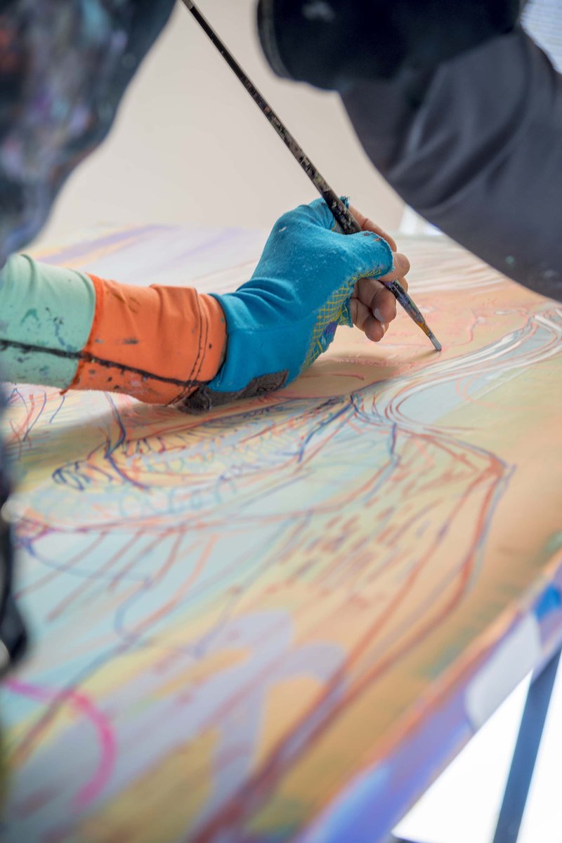 Artist Hope Gangloff painting Julie Packard for her National Portrait Gallery unveiling