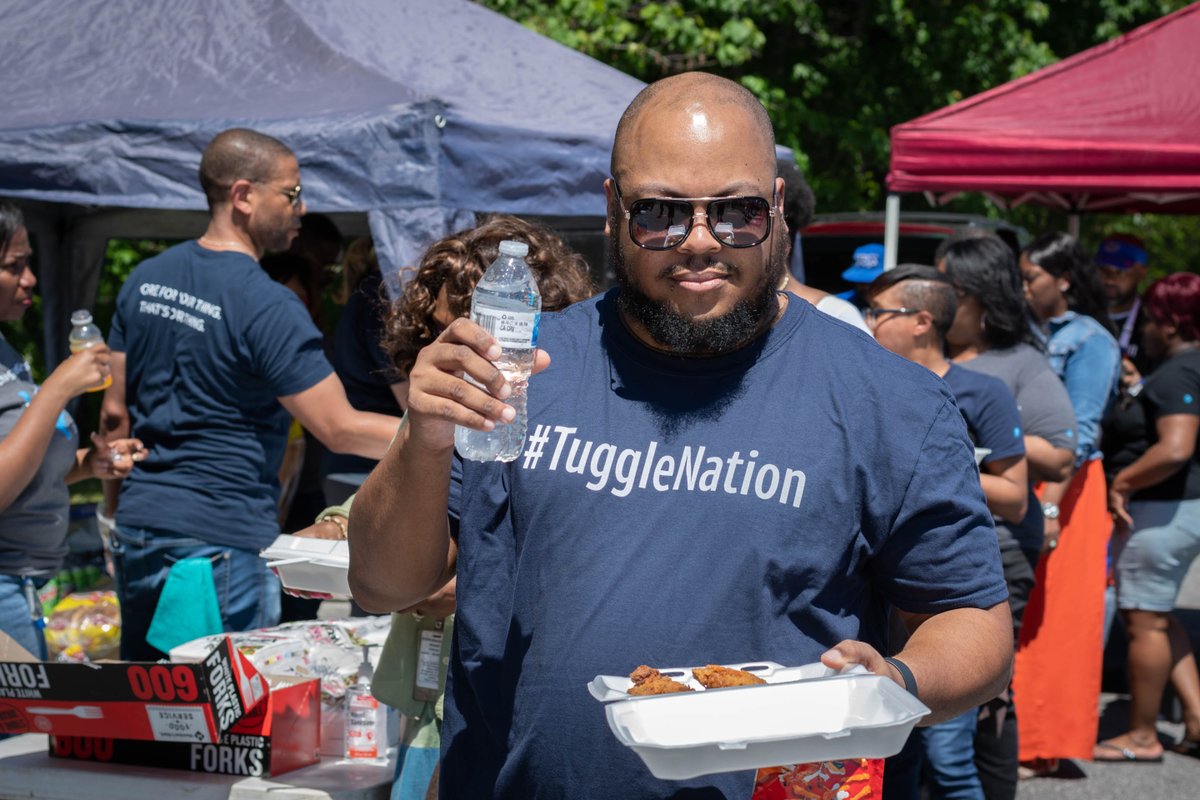 qcjoyriders's tweet photo. Long line, but worth the wait for that great food! We "sincerely thank" all of the hard work behind the scenes for making this event happen! SPRING FLING 2019!

#TuggleNation #RichinghamDelivers @mrscorporate @LaKeshiaShine @TonySmith4Sales #LifeAtATT #ATTEmployee #ItsAJoy2Shine https://t.co/EOn6jr4HA8
