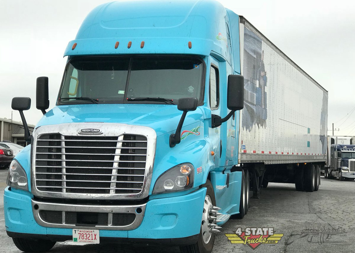 4StateTrucks's tweet photo. Bright colored truck to brighten a gloomy rainy day here at 4ST. #WhosOnTheLot #4StateTrucks #ChromeShopMafia #LargeCar #Trucking #semitrucks #bigrig #Chrome #18Wheeler #cdldriver #trucking #FreightlinerCascadia #SpikeNutCovers #DropVisors #Cablights #ProjectionHeadlights https://t.co/8iuFFXVYuB