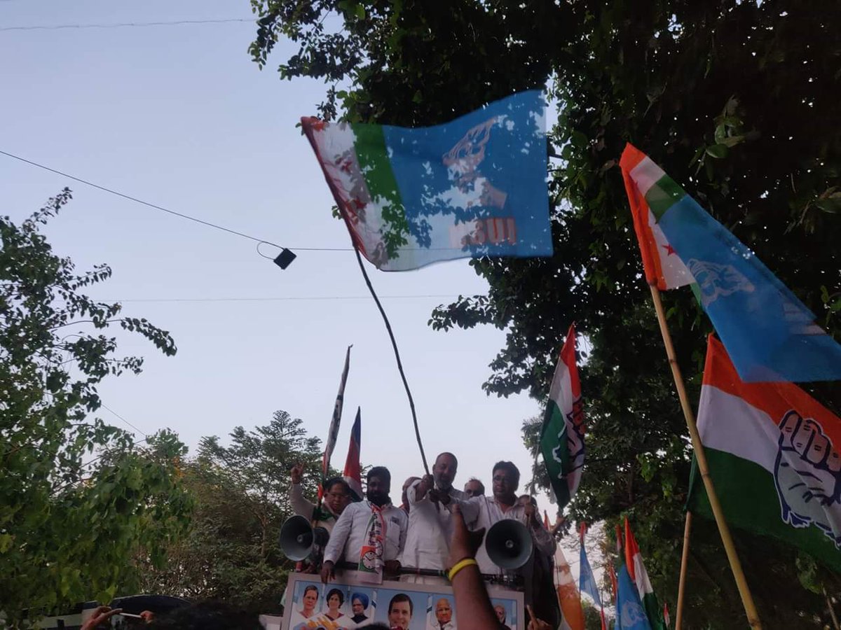 NSUIMumbai's tweet photo. Today @NSUIMumbai Team Participated In Road Show Of @INCIndia @NCPspeaks Alliance Mumbai North Central Loksabha Candidate @PriyaDutt_INC Ji's Brother And Bollywood Superstar @duttsanjay Ji At Chunabhatti.
@guptar
#PriyaforProgress https://t.co/eZEXThOEmv
