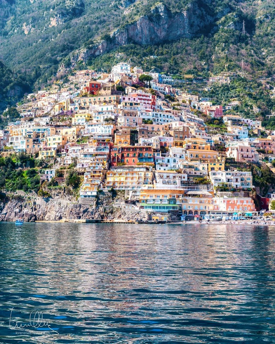 PerformanceB_MX's tweet image. #WhereToGo 
Positano es uno de los pueblos más conocidos de la Costa Amalfitana. Al igual que Amalfi, es el pueblo más turístico de toda la Costa Amalfitana y uno de los más famosos a nivel internacional.