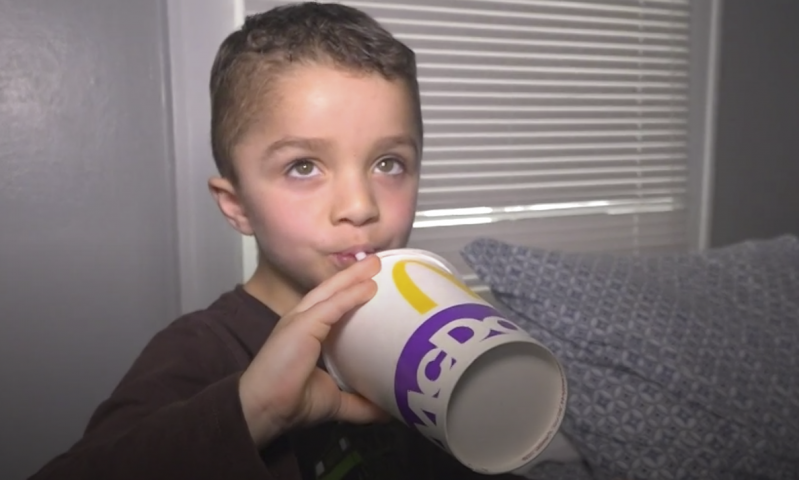 theplayideas's tweet photo. 5-Year-Old Calls 911 to Order McDonald’s, Police Officer Delivers https://t.co/5Hvf0IZ1Jx https://t.co/zDL9z0JuHL