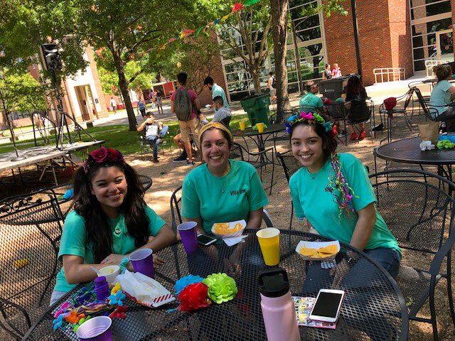 UIWcampusengage's tweet photo. Reminiscing about VIVA UIW! 🎊Follow us AND retweet this tweet for a chance to win a VIVA UIW shirt! #VIVAUIW #VIVAFIESTA https://t.co/0e5j8DJPFe