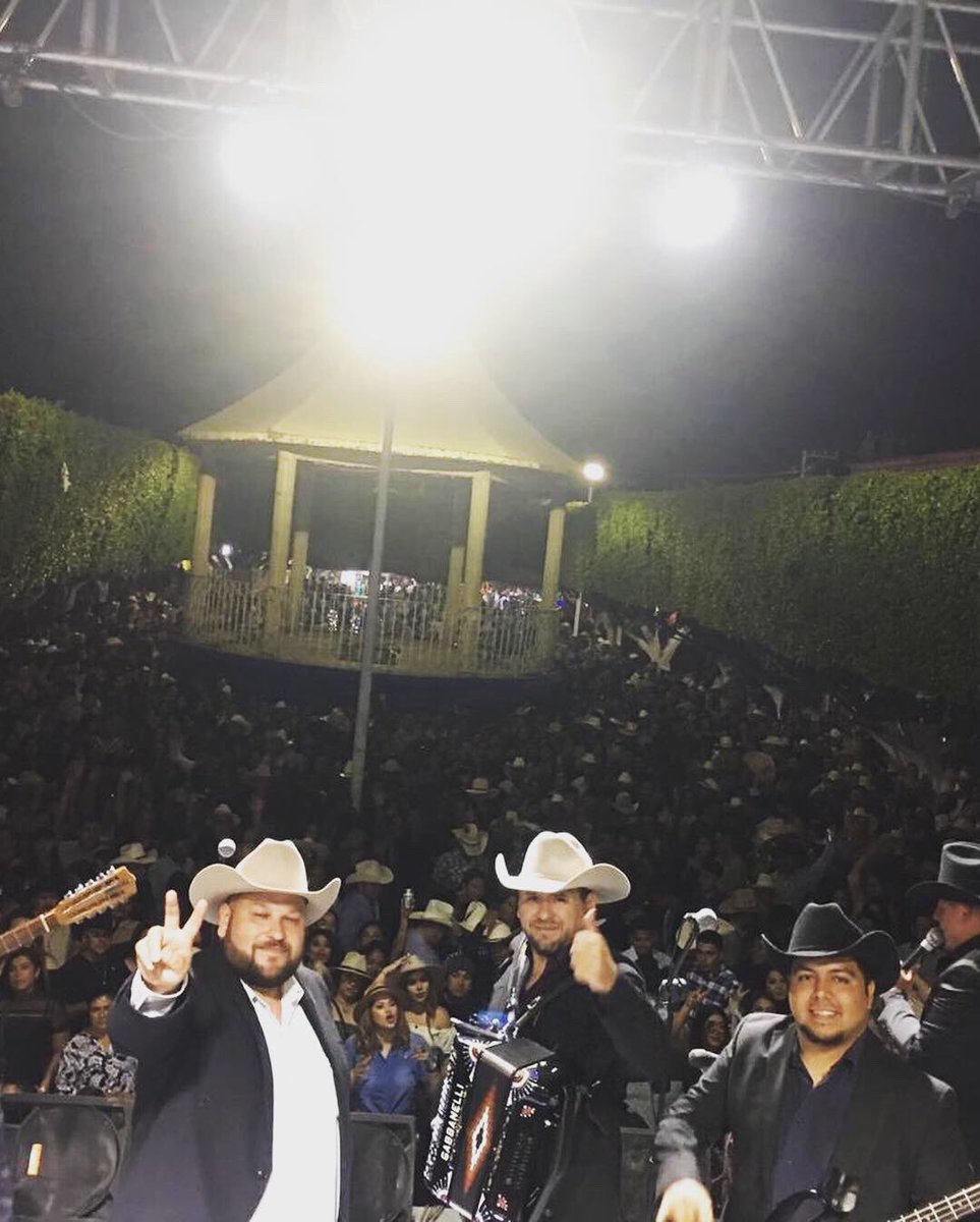 LosPionerosOfic's tweet image. Gracias a la gente de Villachuato Michoacan!!! Los Pioneros trabajando y agradecidos con tantas atenciones!!! #lospionerosdelnorte #contodoelpoder #lospionerosoficial 
Contrataciones 8180279568.