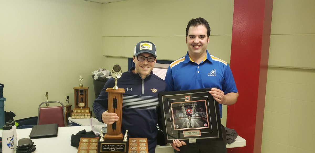NZ_Refs's tweet photo. Congratulations to @wattie_72 for being the 2018-19 recipient of the North Zone's Chairman award. Award presented by @Brown_Stefan. #ABofficials #northzonebuilt https://t.co/Z7DF0t87GZ