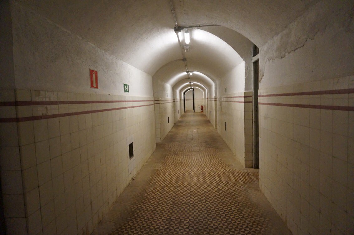 Unsereno's tweet photo. Si aún no conocen el búnker que en 1937 se construyó en el jardín del Capricho, pueden hacerlo con las visitas guiadas gratuitas que organiza el Ayuntamiento. 

El 26 de abril se abren las inscripciones 

https://t.co/y0iBYJ1EMc https://t.co/jgAukUmvJm