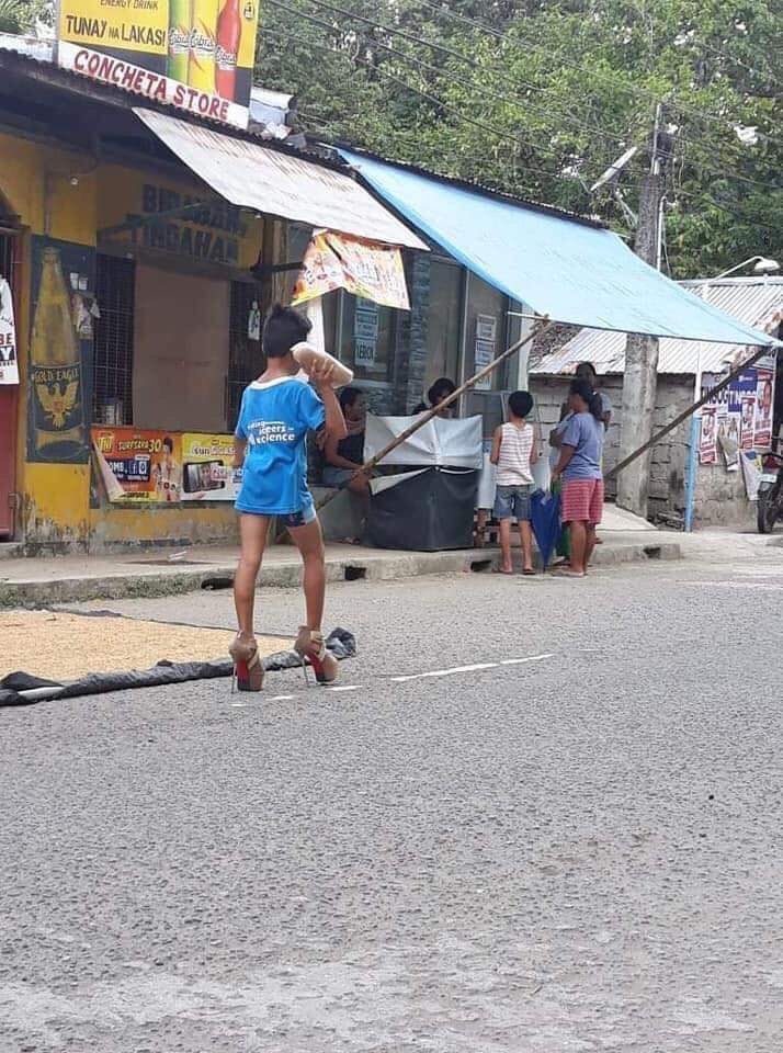 Dikon tuku neng warung mboke, tapi renek sendal liyo...