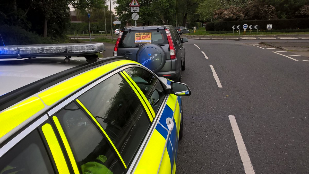 tvprp's tweet photo. Vehicle stopped Buckingham road, Bicester. No insurance, no mot, Sorn. Vehicle seized. Driver given 6points and £400 worth of fines. #noinsurancenocar #OxonRp #P4245 #P5484 https://t.co/Cuyly1MB4n