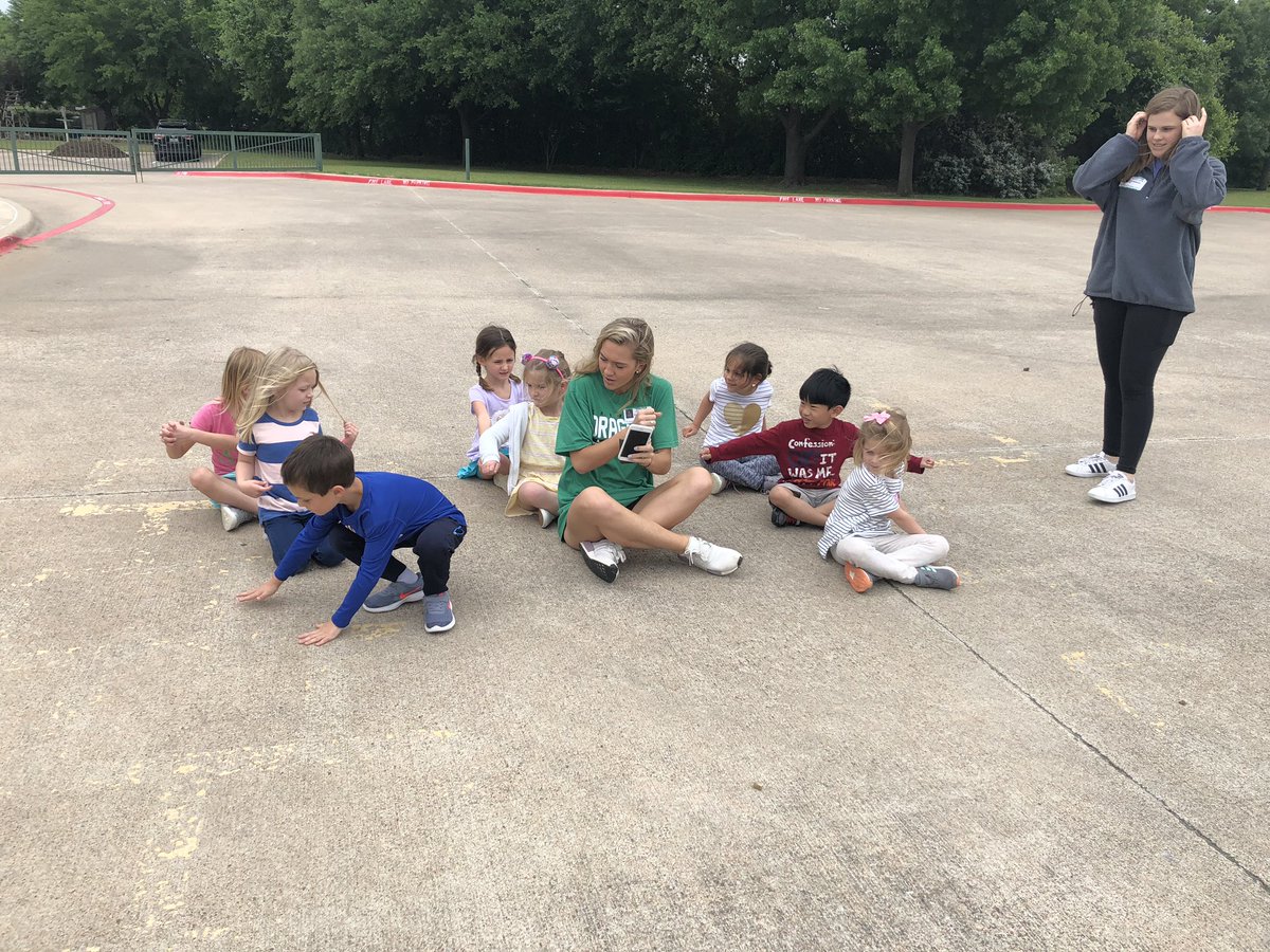 cstappedu's tweet photo. Thank you @SlcPALs for letting Kelli and Madelyn join our classroom this year!  We love them! 💚🐉 @rockenbaughES https://t.co/s8uCovdUcN
