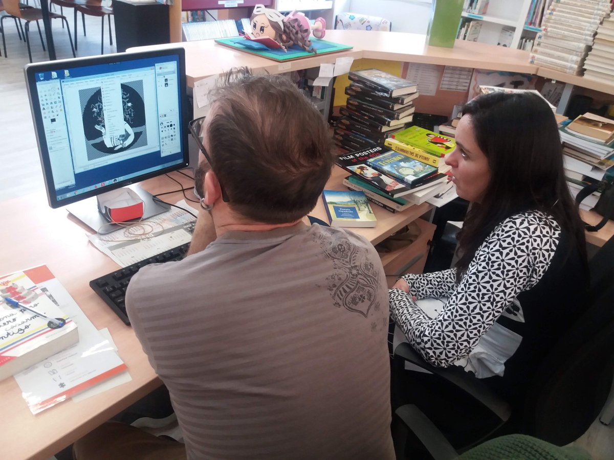 bibliocamocha's tweet photo. Y el último tweet de hoy dedicado al diseño materiales, una tarea que nos encanta y que permite dar rienda suelta a la creatividad  💡📝🔎📹💻📚🎉📖@diadellibro
#workinlibraries #trabajoenbibliotecas #raduknjižnici https://t.co/CIOymJfiOf