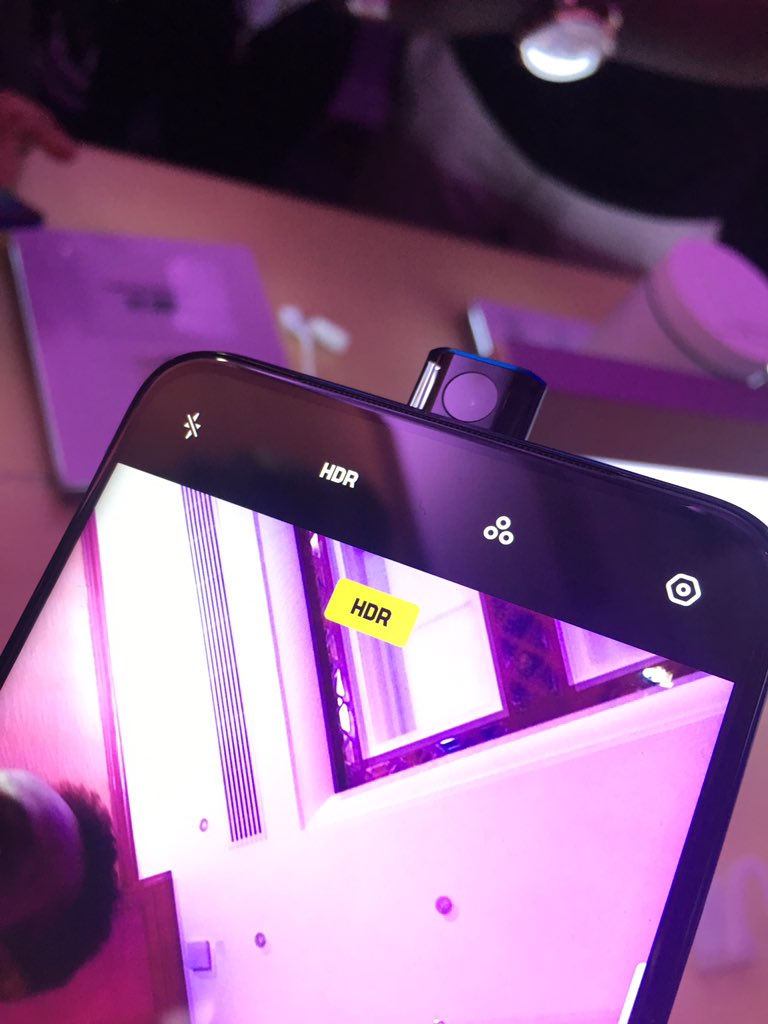 xTendaix's tweet photo. Here’s the wonder device  #oppoF11pro https://t.co/qiwa9QKNns