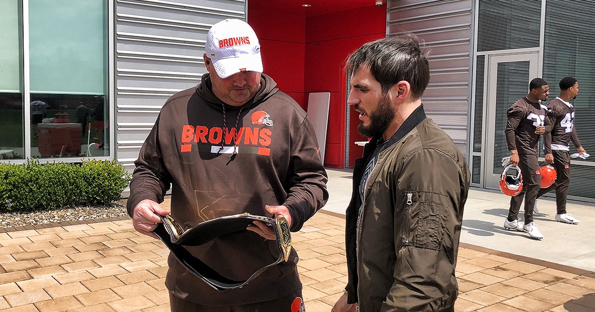 Browns's tweet image. Thanks for bringing the belt by, @JohnnyGargano!