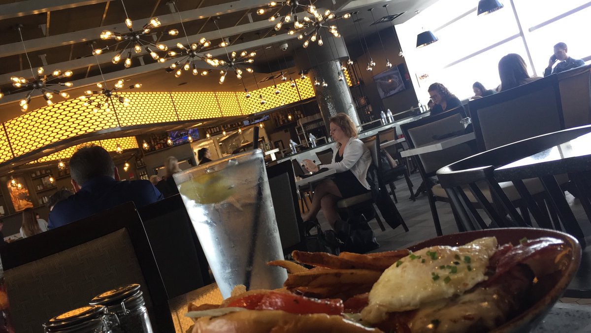 MyFULL2CYNTS's tweet image. idk if I want eggYOLK🍳on myFRIES🍟.. how am iGONNA work this out🤔 #itCrushedMe