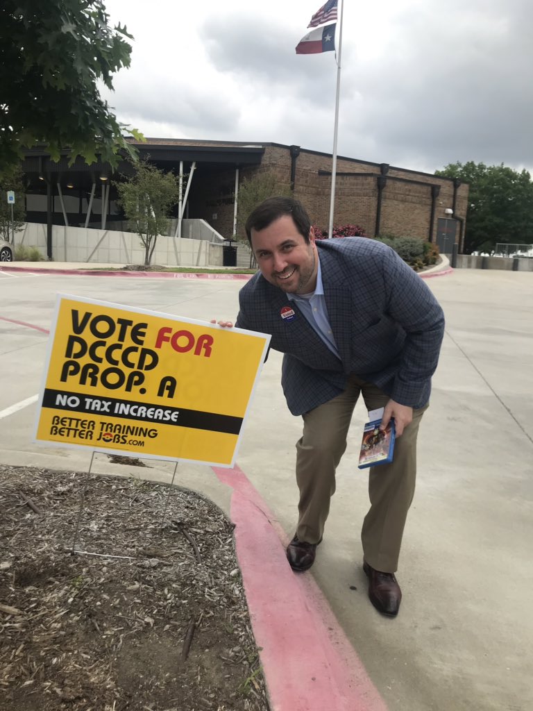 JeffKitner's tweet photo. Just early voted at @dallaslibrary Fretz Park! No lines and it took less than 3 minutes. And checked out a movie from the library, @DallasLibJo. Remember to go to the end of ballot and vote FOR Prop A to support @dcccd @BtrTrainBtrJobs. https://t.co/9al30fIiUs