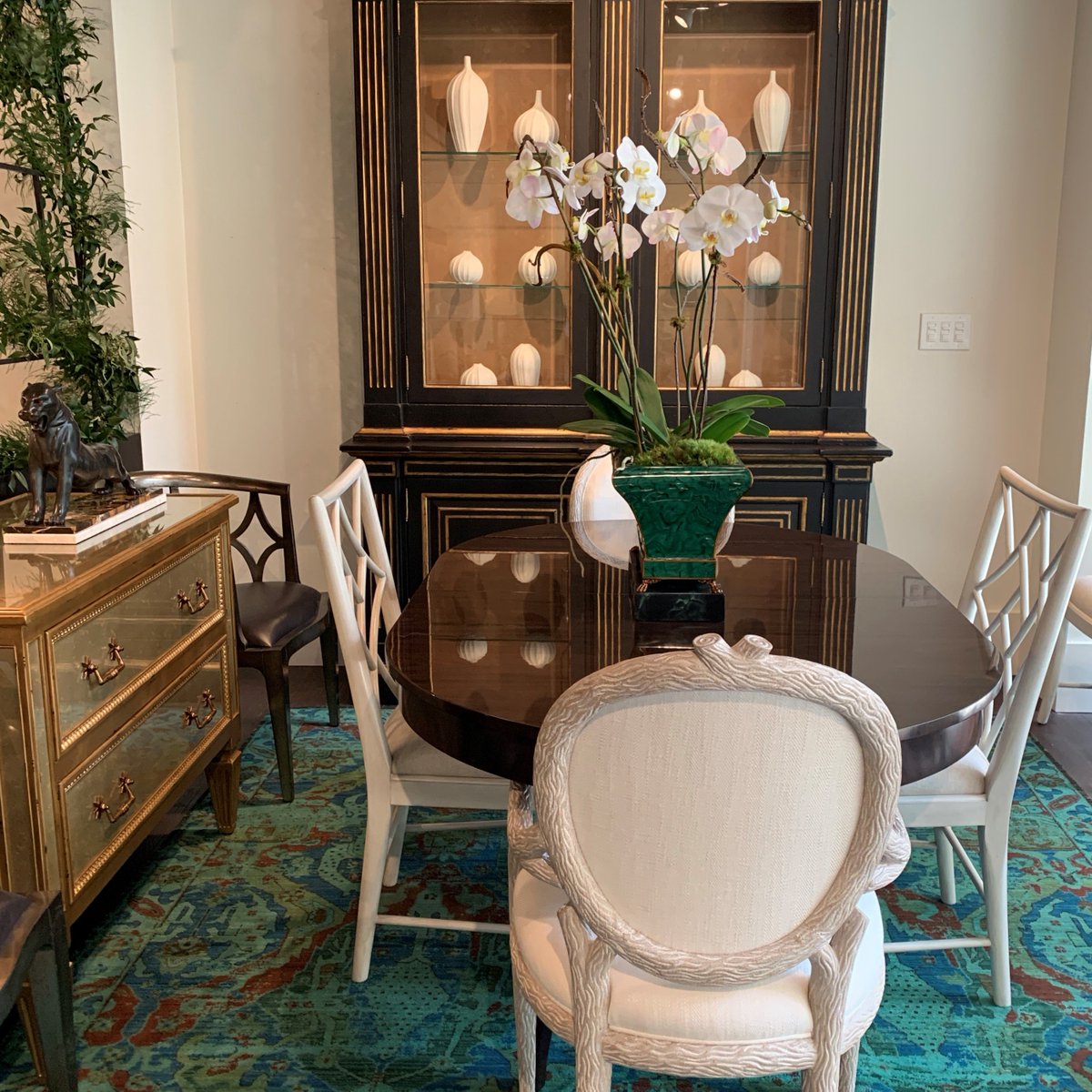 theoalex's tweet photo. #DESIGNADAC begins today! Make sure to stop by the Theodore Alexander Showroom in Suite 402 to see all of the new products in bloom!
#adac #adacatlanta #interiorinspo #interiordesigntrends #interiorlovers #interiordesignerslife #interiorforinspo #luxurydecor #theodorealexander https://t.co/EvXinAZvir
