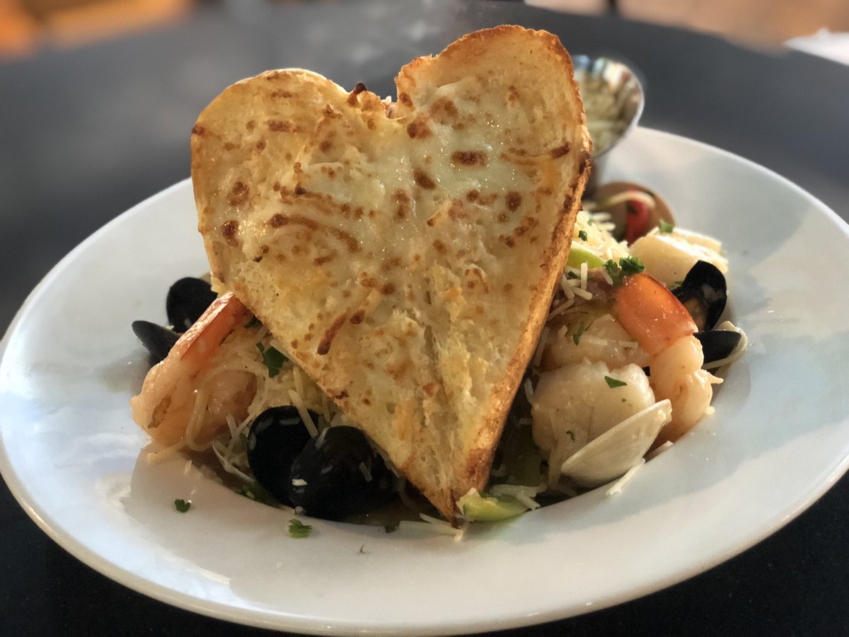 CaptainMas's tweet photo. #Capellini with mussel, scallops, shrimp, clams, and jumbo crab meat! #Delish โ๏ธ #captainmas #captainmascrabhouse #washingtondc @ Captain Mas Seafood & Crab House https://t.co/MGVVbGMkaB