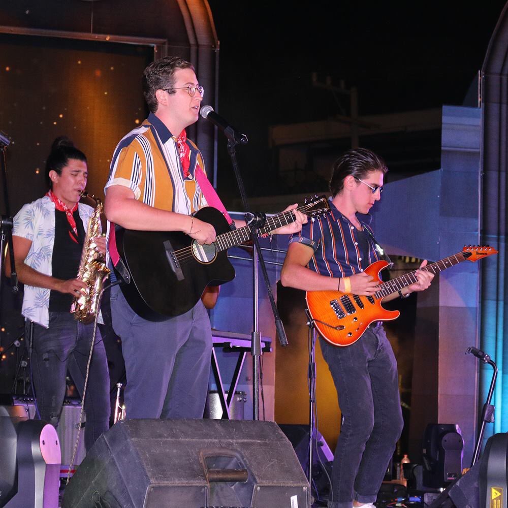 SAPICAmexico's tweet photo. La música de @LosFibos formó parte de #MexicoEsModa 🎷 nos unimos al apoyo de talentos locales para crear una experiencia de evento ciudad ✨revive el desfile aquí https://t.co/ojQuJrsLU2 #Industriaenmovimiento @CicegGuanajuato @ocvleon https://t.co/cY8EMAOGyu