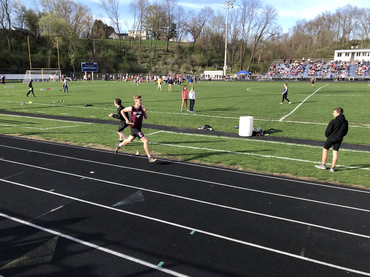 mrbrandmvhs's tweet photo. #GoMVStangs #MVTF Boys 4x800 2nd! https://t.co/6OHcjCx8nf