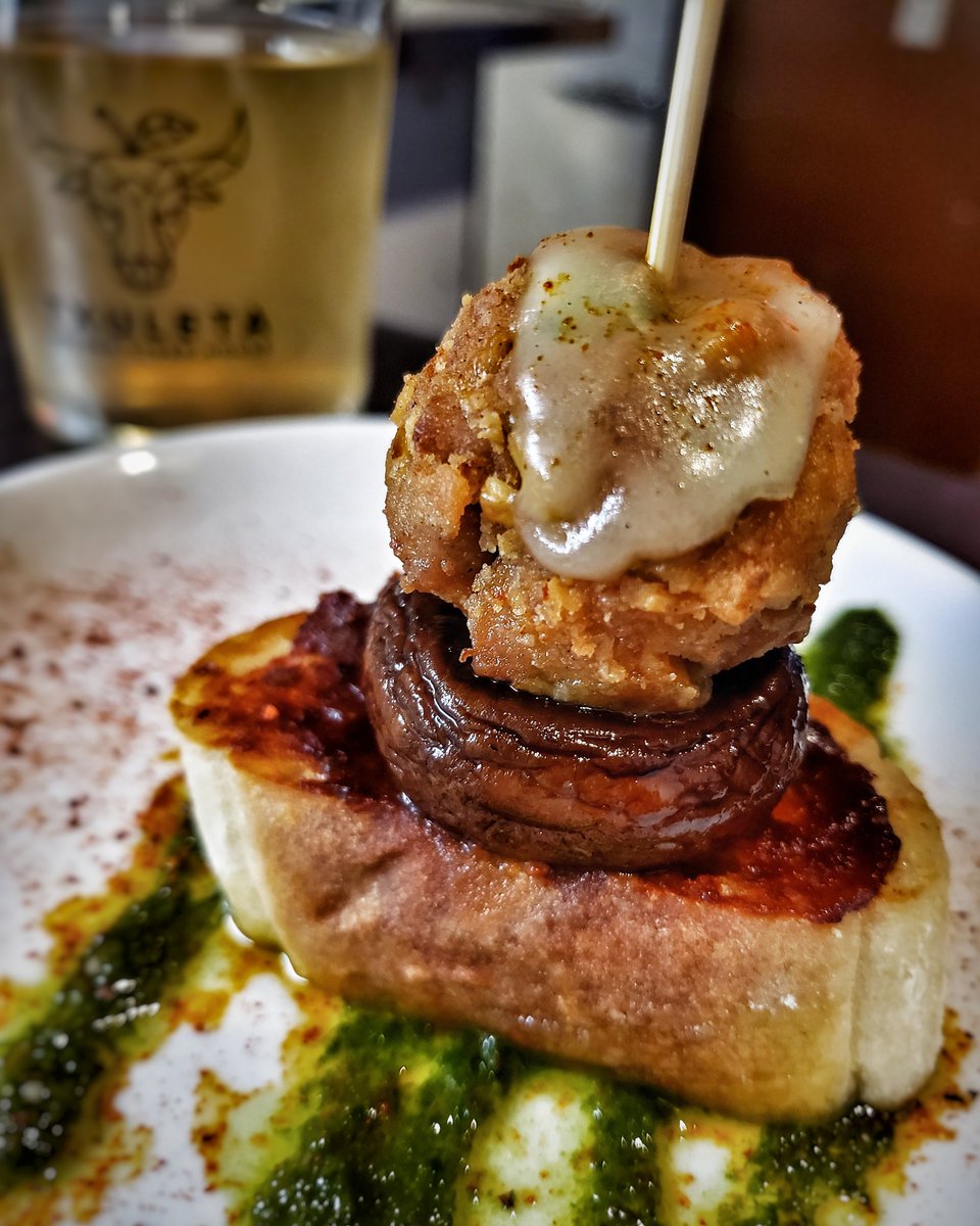 TxuletaIndy's tweet photo. PINTXO-POTE this week! $5 for a pintxo &amp; cider, Tues-Thurs
VEG OVERSTUFFED MUSHROOM with mojo verde, toast, sofrito marmalade, garlic, shallot, shishito &amp; manchego
-or-
SAUSAGE OVERSTUFFED MUSHROOM with mojo verde, toast, sofrito marmalade, garlic, shallot, shishito &amp; manchego https://t.co/kV6yreuizk