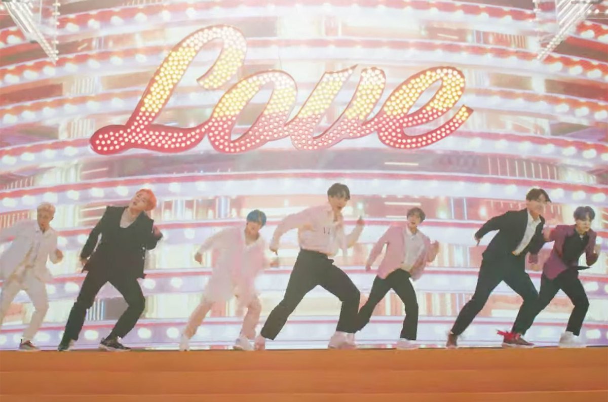 beoo_twt's tweet photo. Love Boy With luv 
💓💓💓
#BBMAsTopSocial BTS @BTS_twt https://t.co/6SMDyxXMsp