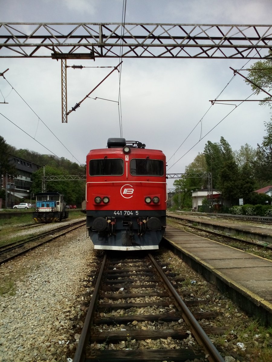 fabianvendrig's tweet photo. Today at #ZeleznickaStania #Topcider #Beograd #Belgrade : 441 loco from the #SerbianRailways waiting for its next service. #Serbia #Railways #spoorwegen https://t.co/1Q07TpEFXM