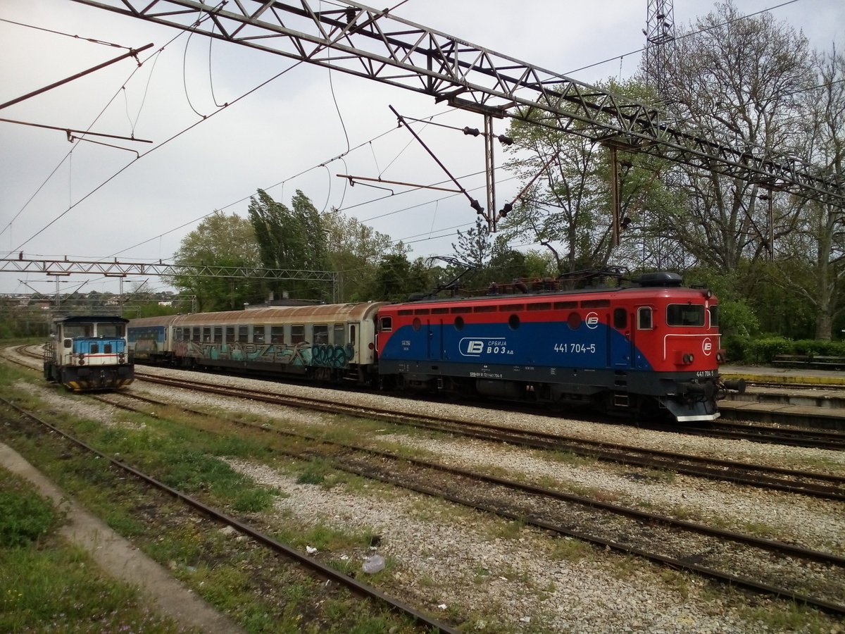 fabianvendrig's tweet photo. Today at #ZeleznickaStania #Topcider #Beograd #Belgrade : 441 loco from the #SerbianRailways waiting for its next service. #Serbia #Railways #spoorwegen https://t.co/1Q07TpEFXM