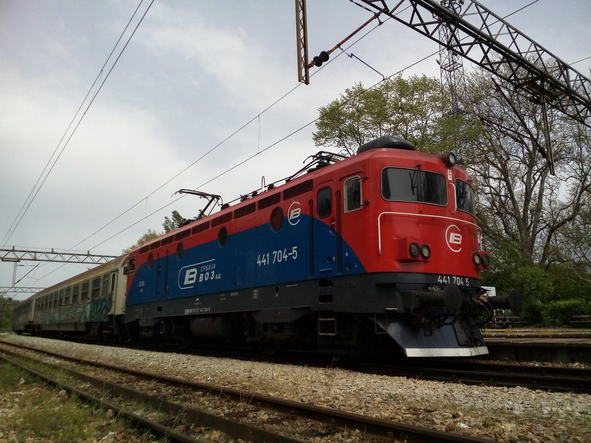 fabianvendrig's tweet photo. Today at #ZeleznickaStania #Topcider #Beograd #Belgrade : 441 loco from the #SerbianRailways waiting for its next service. #Serbia #Railways #spoorwegen https://t.co/1Q07TpEFXM