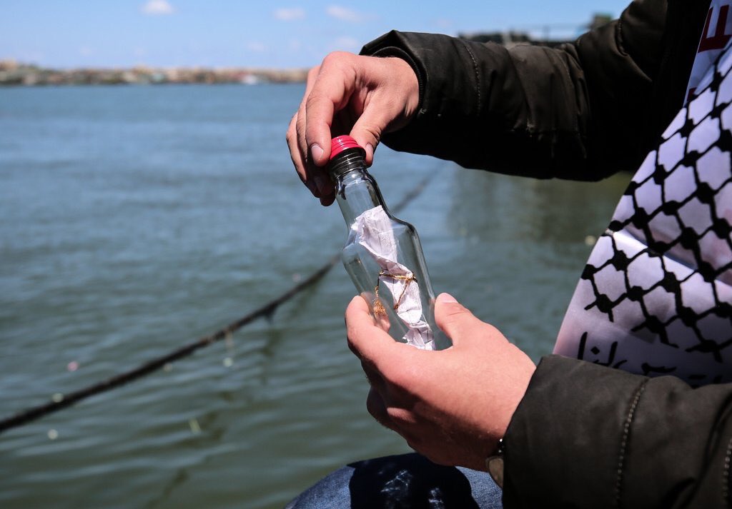 WGazapal's tweet photo. Empathy is the ability to perceive the feelings of others.
Gazans, it's a desperate cry, listen to them.
Messages and bottles in the Gaza Sea trying to break the blockade๐
#Gaza_Deserves_Life
#GazaPrison
#GazaUnderSiege
#GroupPalestine https://t.co/XtB43op7WQ