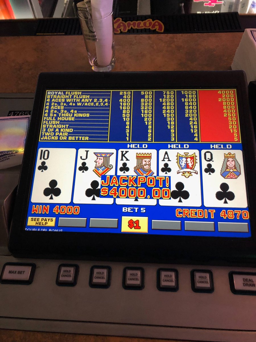 4QueensLV's tweet photo. #Luckylocal gentleman playing #videopoker #doubledoublebonus hit a Clubs #RoyalFlush for $4,000! #Congratulations to our #winner! https://t.co/TX8g03DgdC