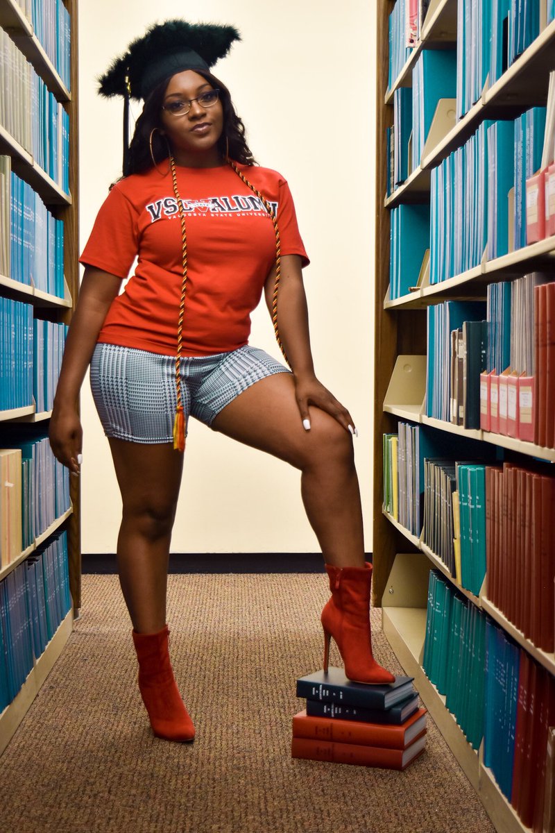 JVisuals1's tweet photo. We not done.🔥

GRAD SZN !! 

Book your last minute Grad Shoots with us!!! 

Photographer :@qgot_kicks 📸
@BreezyOhSoBad https://t.co/4y5fqZ1r54