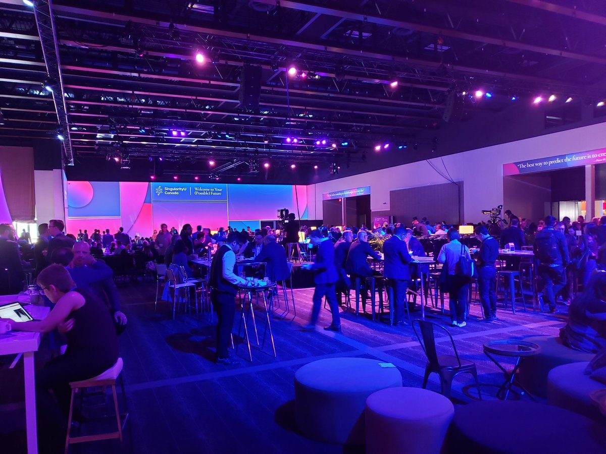 Holtzyjt's tweet photo. Room looks awesome! Just about to kick off #SUCanada2019 #Singularity #innovation https://t.co/CE8KbUXTA6