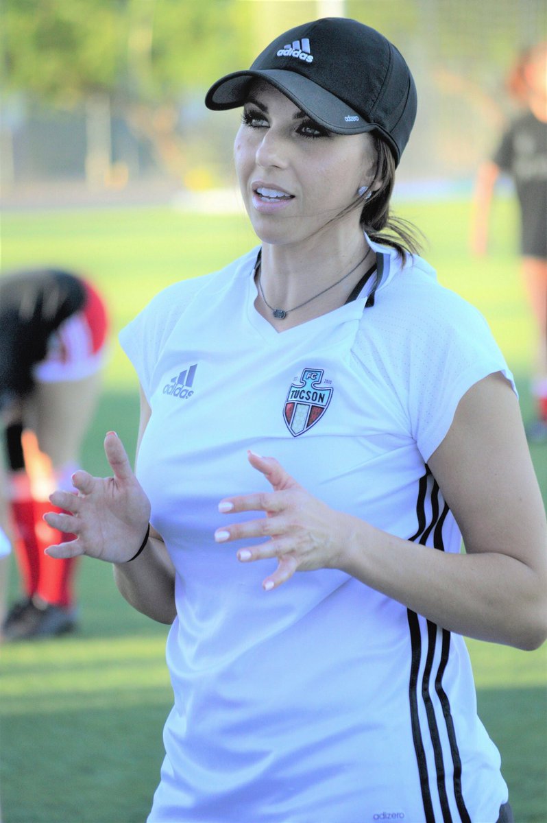 DavidKelly1290's tweet photo. ON THE PITCH: 2/2 Hearing NEW @FCTucson Women’s manager will be former ladies side captain #KellyPierce; four-time #AZHSSoccer Championship girls’ player & coach (two each) @schsgsoccer AKA #SalpointeCatholic. #FCTucson Photo: @AndyMorales8 https://t.co/gpMKjnwzAh