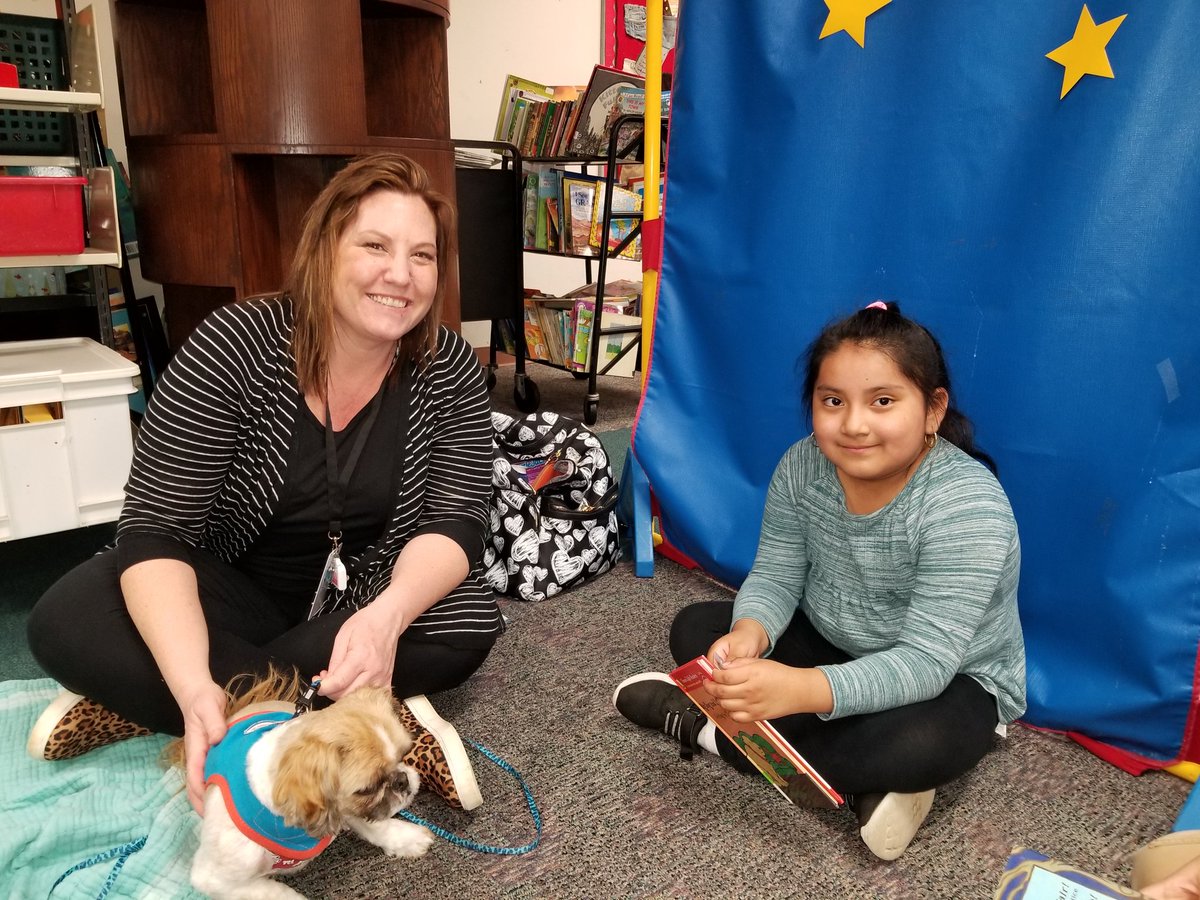 Oakside reads to the dogs!! Thank you <a href="/TheFieldLibrary/">The Field Library</a> !!  #talesfortails