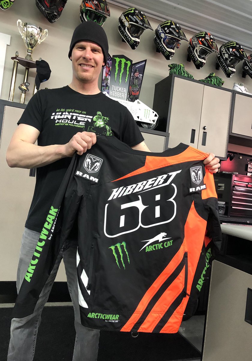 We're auctioning my race pullover from my final snocross season Saturday night at the Hunter Houle Memorial Foundation benefit! If you can't make it to the event at @ERXmotorpark but want to get in on the bidding action, email info@hunterhoulememorialfoundation.org ! 👍