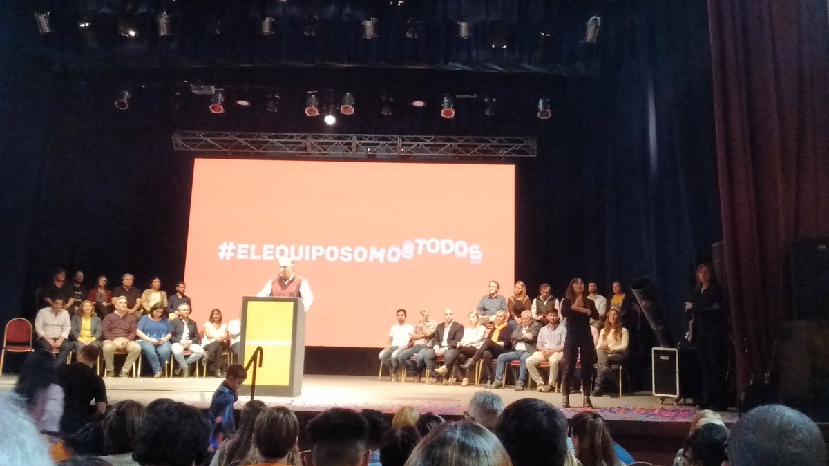 GriselRomero26's tweet photo. #CierreDeCampaña #Avanza SantaFe, #ElEquipoSomosTodos #UCR #PartidoSI #Pares con @AntonioBonfatti gobernador @emiliojaton  intendente @jorgehenn senador @lucassimoniello concejal @chechobasile diputado https://t.co/iESHhH7OCD