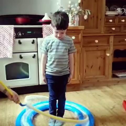 diggersanddinos's tweet image. Here's a sneak peek of what we got up to in our kitchen this afternoon! 🤫 #practicerun. .
Stay tuned for more info!
. 
#producttesting #bubbleologist #Easterfun #giantbubble #unclebubblemegaloop #sneakpeek #kitchenfun #inabubble #slomo #colours #Stan… bit.ly/2IDbUyq