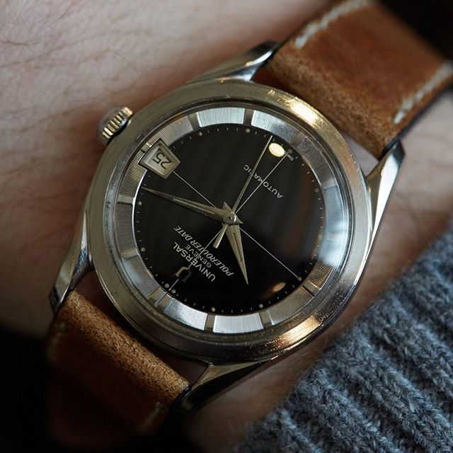 analogshift's tweet photo. This Universal Genève Polerouter Date is an incredibly clean example with all the elements a collector desires. Link in the bio!⁣
⁣
⁣
⁣
⁣
⁣
#ug #vintageug #universalgeneve #polerouter #ugpolerouter #glossdial #glossy #new #nyc #light #photography #watchpassion #watchfam … https://t.co/CYhFeEb2o4